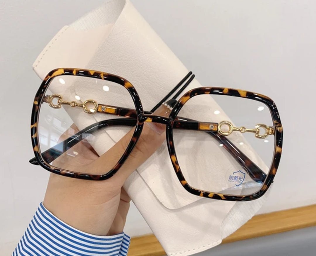 ME - YGG - 151 - MCROONS.COM